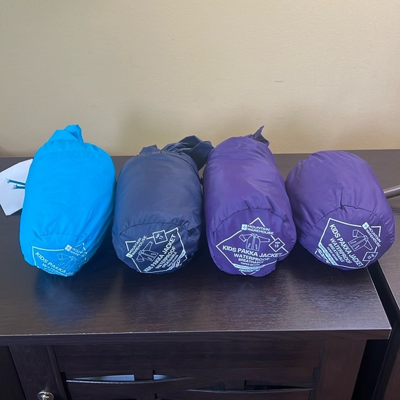 Compact and Practical kids waterproof rain lightweight jacket with travel bag - Picture 2 of 2